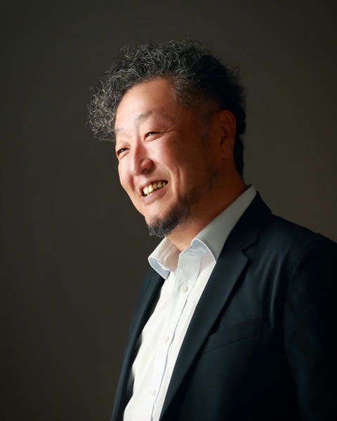 京都・中尾写真場 代表 / 写真家 中尾好宏　a portrait of Yoshihiro Nakao owner/photographer, Photography Nakao Kyoto