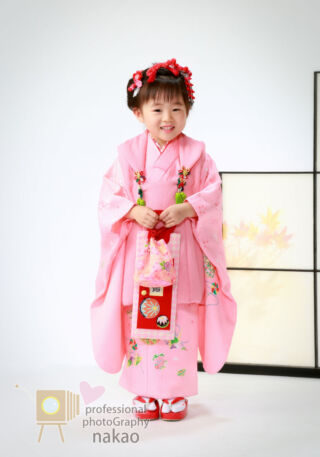 七五三 女児の三つ祝い ピンクの被布