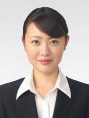 口元は二つ目のポイントです。キュッと引き締まった口元には、意思の強さを感じさせます。 リクルート用証明写真