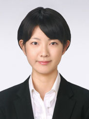 口角を上げることで口元に優しさが表現されます。コミュニケーション能力が高い印象を与えます。 リクルート用証明写真