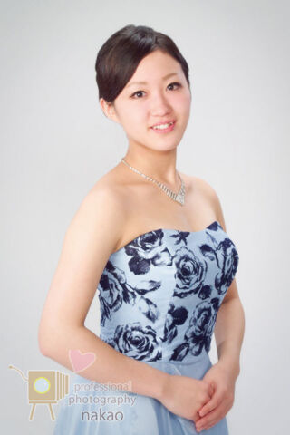 ピアノ発表会のパンフレット用に、ステージ衣装でのお写真をお作りします。 プロフィールフォト